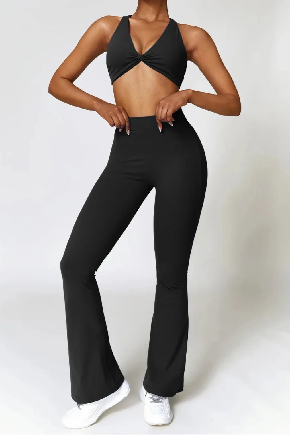 ELLIS Sammanhängande set med leggings med “uppåtgående” design och topp med knytning - Svart -Figure-hugging siluett