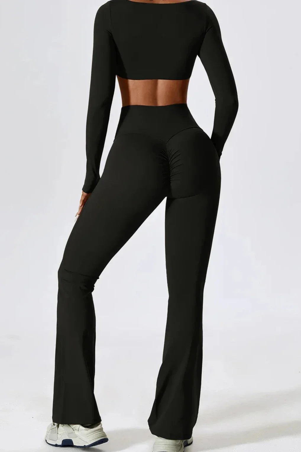 SENNA | Snyggt set med utsvängd leggings och trendig långärmad crop top