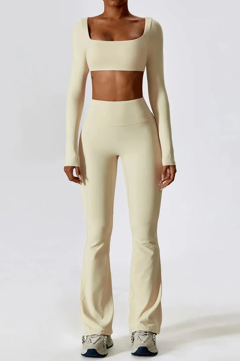 SENNA | Stilrent set med vida leggings och elegant långärmad crop top Beige S